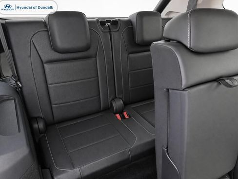 Used 2021 Volkswagen Tiguan SE w/ Panoramic Sunroof Package FWD image 11