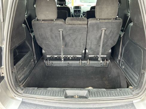 Used 2015 Dodge Grand Caravan SE image 16