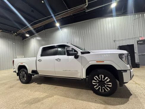Used 2024 GMC Sierra 2500 Denali Ultimate AWD/4WD image 5