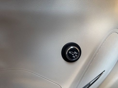 Used 2023 Buick Envision Avenir image 15