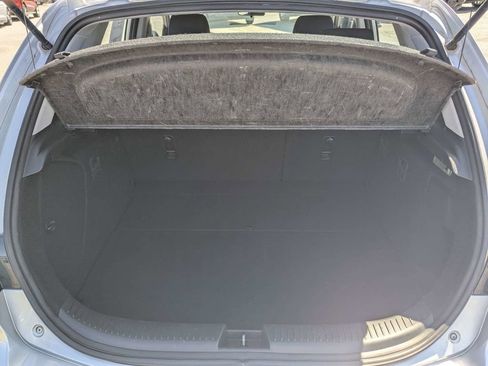 Used 2004 MAZDA MAZDA3 s w/ Moonroof & 6-CD Pkg image 7