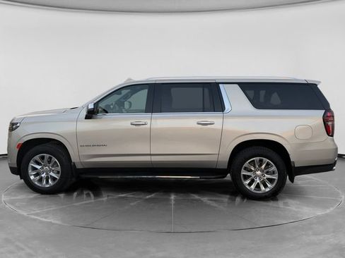 Used 2023 Chevrolet Suburban Premier AWD/4WD image 6