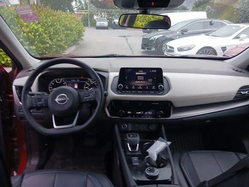 Used 2022 Nissan Rogue SV AWD/4WD image 6