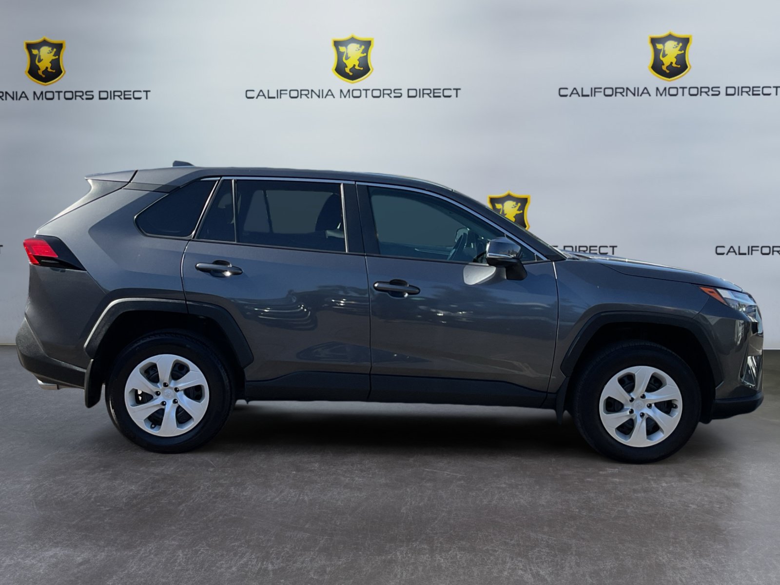 Used 2024 Toyota RAV4 LE FWD image 4