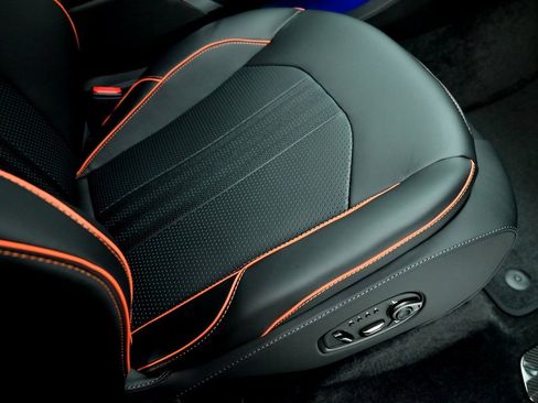 Used 2025 Aston Martin DBX 707 image 19