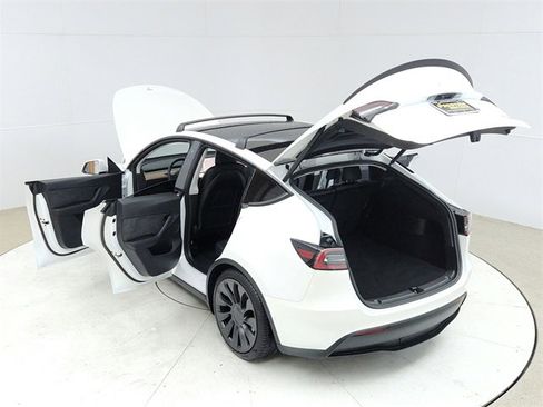 Used 2020 Tesla Model Y Performance image 23
