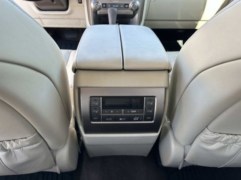 Used 2019 Lexus GX 460 image 16