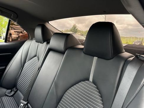 Used 2021 Toyota Camry SE FWD image 19