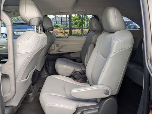 Certified 2024 Toyota Sienna XLE FWD image 15