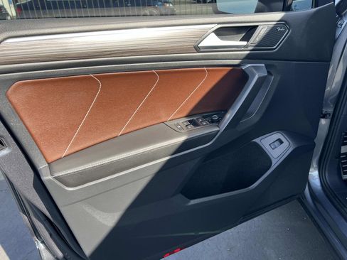 Used 2022 Volkswagen Tiguan SEL R-Line image 6