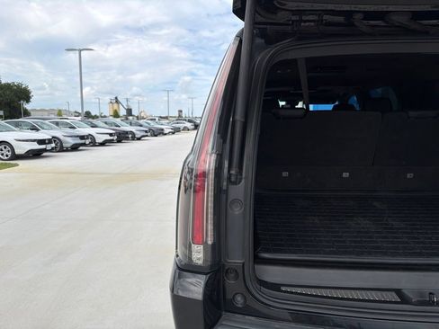 Used 2020 Cadillac Escalade ESV Platinum RWD image 9