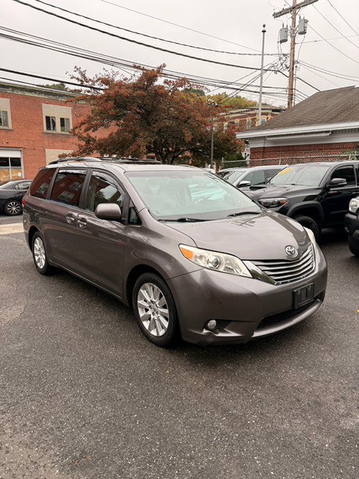 Used 2013 Toyota Sienna XLE w/ Premium Pkg AWD/4WD image 3