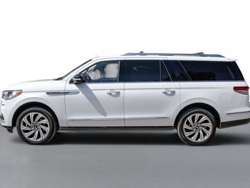 Used 2023 Lincoln Navigator L Reserve AWD/4WD image 9