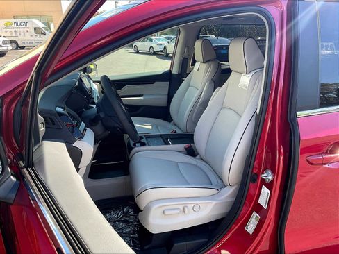 New 2026 Honda Odyssey Touring image 11
