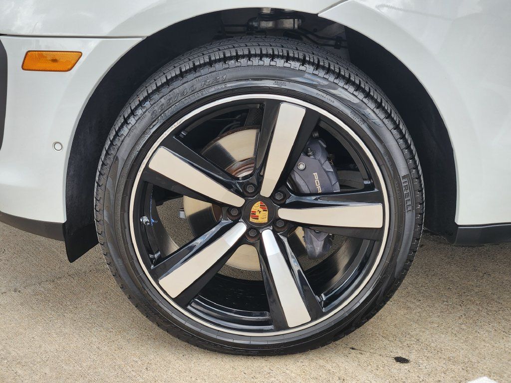 Used 2024 Porsche Macan Turbo AWD/4WD image 10