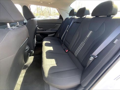 Used 2025 Hyundai Elantra SEL FWD image 15