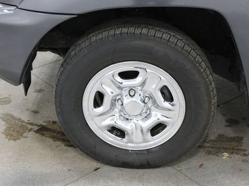 Used 2014 Toyota Tacoma Base image 47