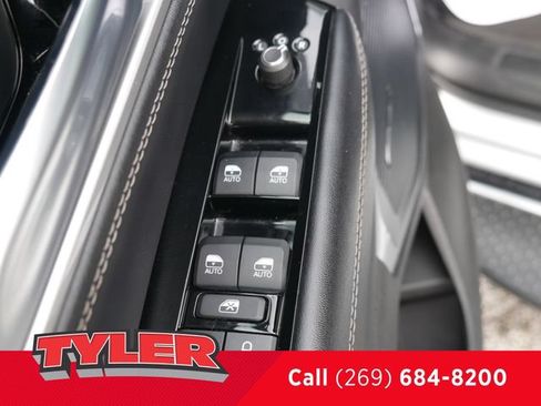 Used 2024 Jeep Wagoneer L Series II w/ Flexible Seating Group AWD/4WD image 20