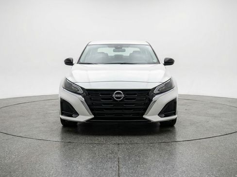 Used 2025 Nissan Altima 2.5 SV FWD image 2