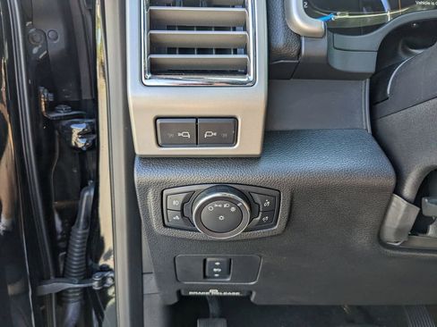 Used 2017 Ford F250 Lariat w/ Chrome Package image 26