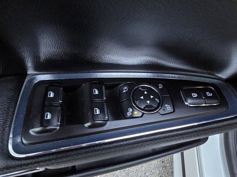 Used 2019 Lincoln Continental Select image 17