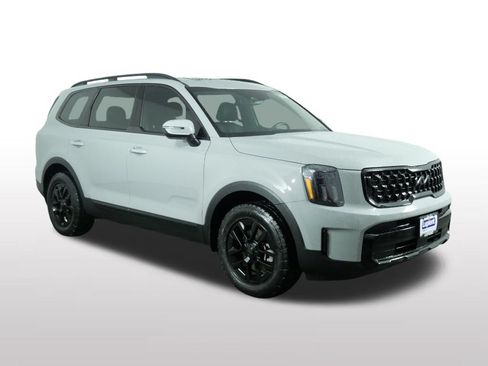 Used 2025 Kia Telluride AWD image 3