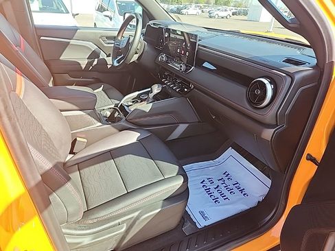 Used 2025 Chevrolet Colorado Z71 w/ Technology Package AWD/4WD image 13