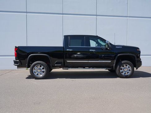 Used 2024 Chevrolet Silverado 3500 High Country w/ High Country Premium Package AWD/4WD image 2