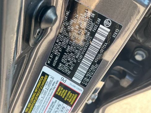 Used 2014 Toyota Camry L image 29