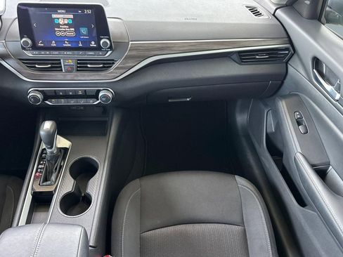 Used 2025 Nissan Altima 2.5 SV image 28