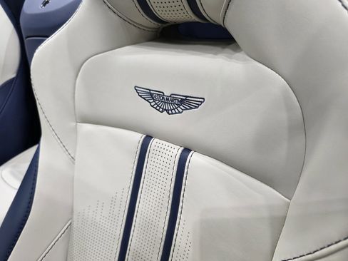 Used 2022 Aston Martin V8 Vantage Roadster image 5