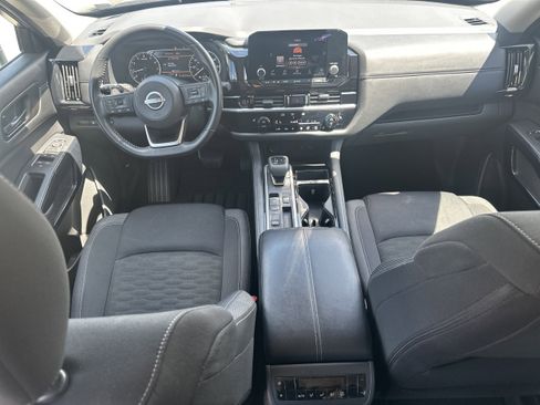 Used 2025 Nissan Pathfinder SV FWD image 23