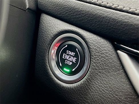 Used 2024 Cadillac XT4 Premium Luxury image 16