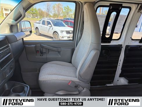 Used 2018 Chevrolet Express 2500 w/ Driver Convenience Package RWD image 16