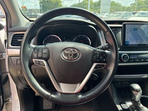 Used 2019 Toyota Highlander XLE image 21
