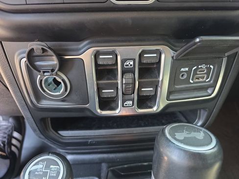 Used 2021 Jeep Wrangler Unlimited Sahara AWD/4WD image 23