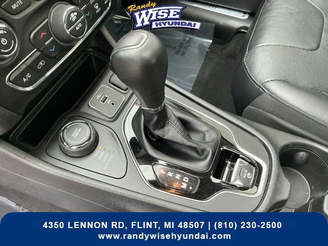 Used 2019 Jeep Cherokee Limited AWD/4WD image 31
