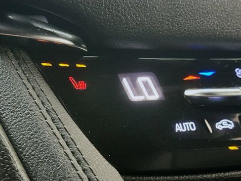 Used 2022 Cadillac XT5 Premium Luxury w/ Technology Package AWD/4WD image 25