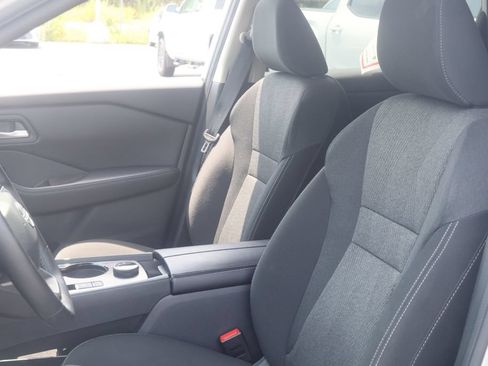 Used 2025 Nissan Rogue SV AWD/4WD image 27