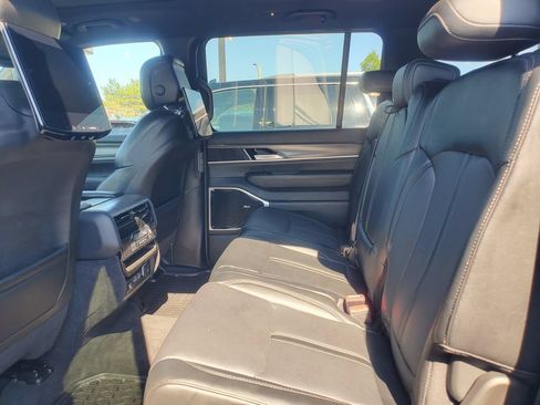 Used 2024 Jeep Wagoneer Series III w/ Premium Group I AWD/4WD image 28