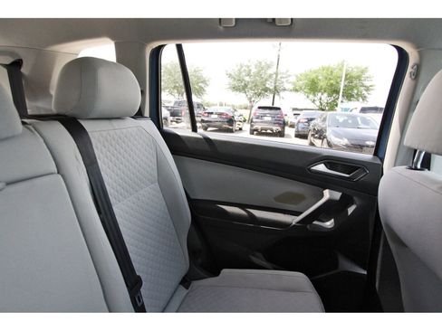 Used 2018 Volkswagen Tiguan S image 12