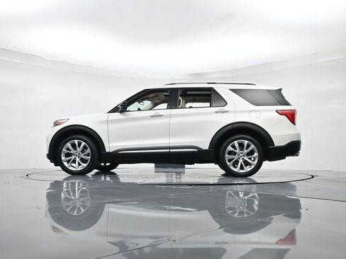 Used 2023 Ford Explorer Platinum w/ Technology Package image 39