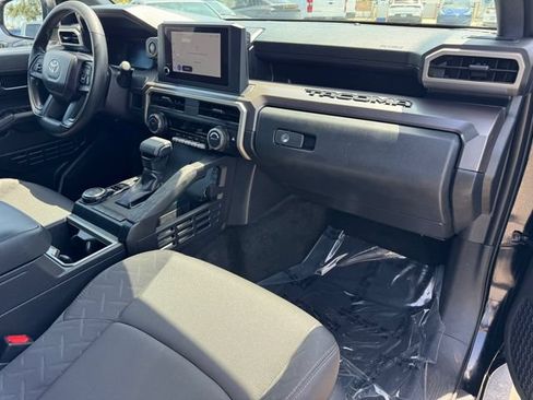 Used 2026 Toyota Tacoma SR5 AWD/4WD image 5