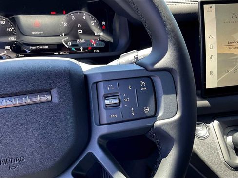 New 2025 Land Rover Defender 110 X-Dynamic SE image 18