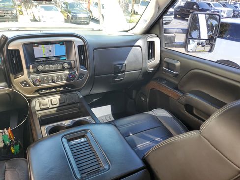 Used 2018 GMC Sierra 2500 Denali w/ Duramax Plus Package image 17