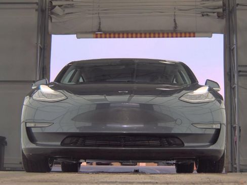 Used 2020 Tesla Model 3 Long Range image 3
