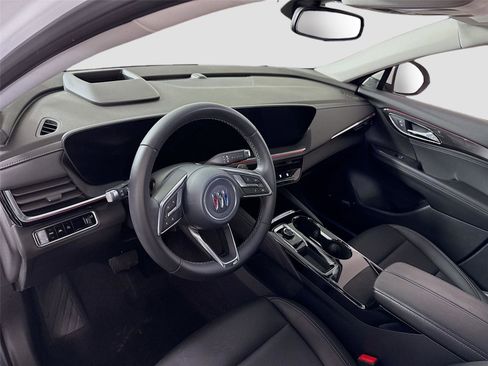 Used 2025 Buick Envision Preferred image 3