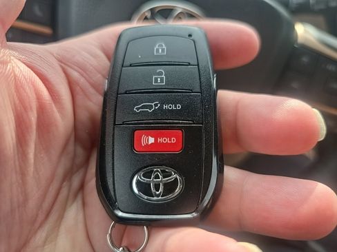 Used 2025 Toyota Grand Highlander AWD Hybrid image 21