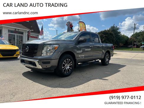 Used 2021 Nissan Titan SV w/ SV Convenience Package image 1