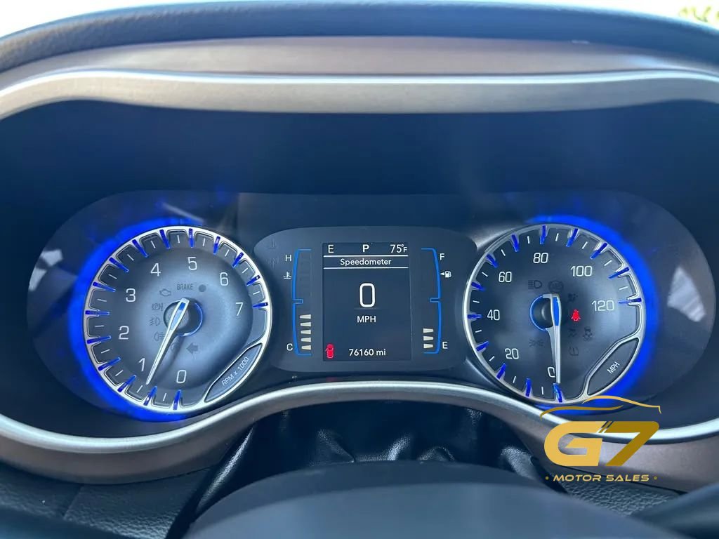 Used 2017 Chrysler Pacifica Touring FWD image 18